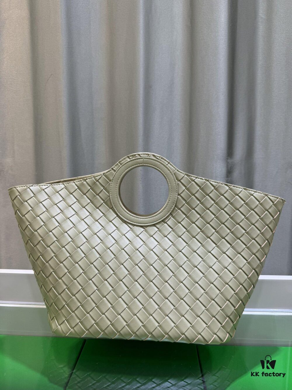 6930c3ac6e68136f4d9af5f0 BV Picnic Wicker Handbag - Bottega Veneta 24 Early Autumn New Vintage Style Exquisite Tote Bag