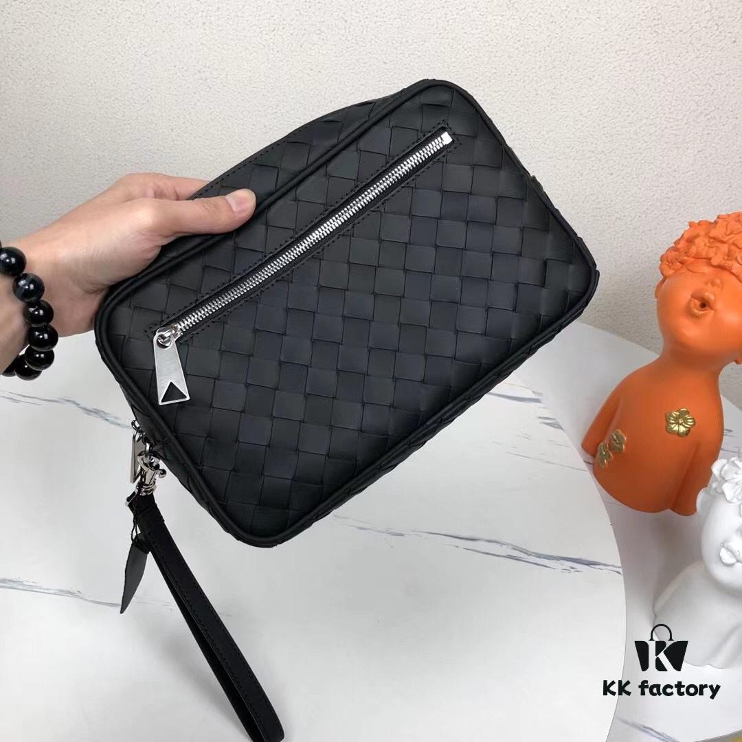 6930c3cf6e68136f4d9af62e Latest BV Official Website BOTTEGA: Premium Waxed Cow Leather Handbag, Italian Craftsmanship, Elegant and Unique Design