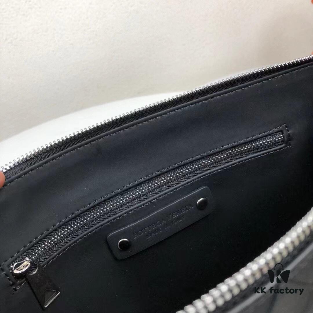 6930c3d66e68136f4d9af63f New Woven Vertical Clutch Bag