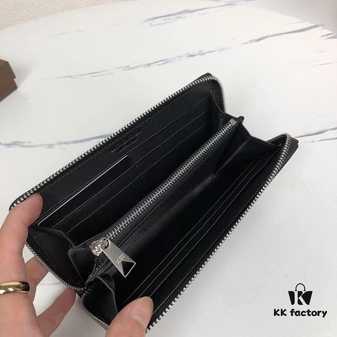 6930c40a6e68136f4d9af6a8 Bottega Veneta Wallet Made from Imported Waxed Calfskin, Handwoven, Softens with Use