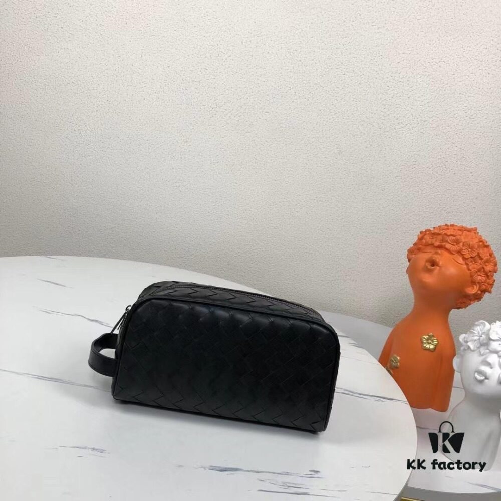 6930c4686e68136f4d9af767 BV Pillow Handbag, Stylish and Handsome, Made with Imported Waxed Cowhide, Fully Hand-Woven, Gray Lining