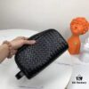 BV Pillow Handbag Simple and Stylish Made with Imported Wax-Coated Cowhide Handwoven with Gray Lining