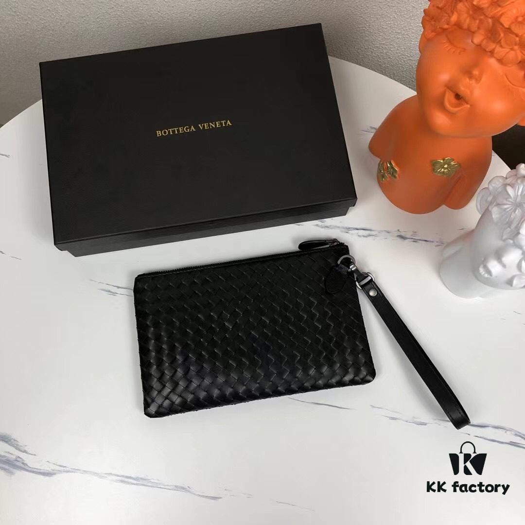 6930c4766e68136f4d9af782 Small Size with Box BV Men's Hand Purse 😱 Traditional Craftsmanship 💪🏻 Premium Waxed Cowhide Leather, Handwoven 🤠 Can Be Used as Wallet or Hand Purse, Minimalist Design, Fully Braided Body, Practical Handle, Secret Pocket with Zipper, Interior Zipper Compartment 🎓 Model: 9916-2#, Color: Black, Size: 24*15*2cm