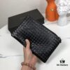 6930c47a6e68136f4d9af786 Small Size with Box BV Men's Hand Purse 😱 Traditional Craftsmanship 💪🏻 Premium Waxed Cowhide Leather, Handwoven 🤠 Can Be Used as Wallet or Hand Purse, Minimalist Design, Fully Braided Body, Practical Handle, Secret Pocket with Zipper, Interior Zipper Compartment 🎓 Model: 9916-2#, Color: Black, Size: 24*15*2cm