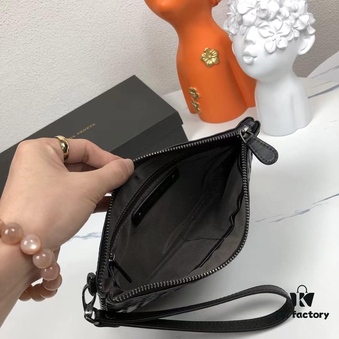 6930c47a6e68136f4d9af788 Small Size with Box BV Men's Hand Purse 😱 Traditional Craftsmanship 💪🏻 Premium Waxed Cowhide Leather, Handwoven 🤠 Can Be Used as Wallet or Hand Purse, Minimalist Design, Fully Braided Body, Practical Handle, Secret Pocket with Zipper, Interior Zipper Compartment 🎓 Model: 9916-2#, Color: Black, Size: 24*15*2cm