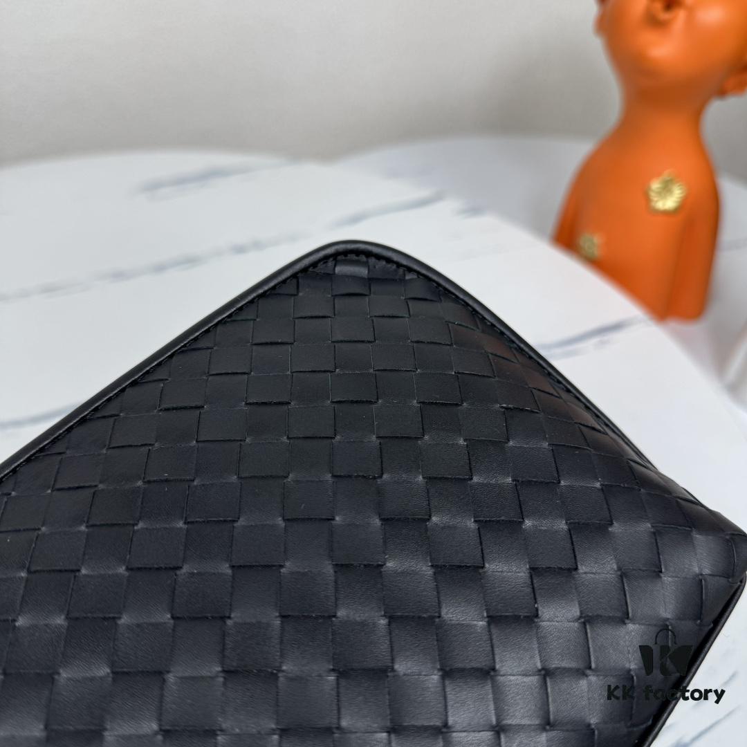 BV 💝💝 Top-Grade Waxed Cowhide Leather, Unique Design Style Perfectly Exquisite! Endless Fashion [Strong][Strong] The Texture and [Victory] Craftsmanship Are Impeccable, One-of-a-Kind, Elegant with Substance. All Materials Carefully Selected and Thoughtfully Prepared 🙏. Top-Tier Handcraft, Comparable to Boutique Quality, the First Choice for Connoisseurs. ‼️ Focused on High-End. Model: 833#, Color: Black, Size: 26-14-5cm