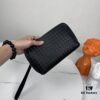 BV 💝💝 Top-Grade Waxed Cowhide Leather, Unique Design Style Perfectly Exquisite! Endless Fashion [Strong][Strong] The Texture and [Victory] Craftsmanship Are Impeccable, One-of-a-Kind, Elegant with Substance. All Materials Carefully Selected and Thoughtfully Prepared 🙏. Top-Tier Handcraft, Comparable to Boutique Quality, the First Choice for Connoisseurs. ‼️ Focused on High-End. Model: 833#, Color: Black, Size: 26-14-5cm