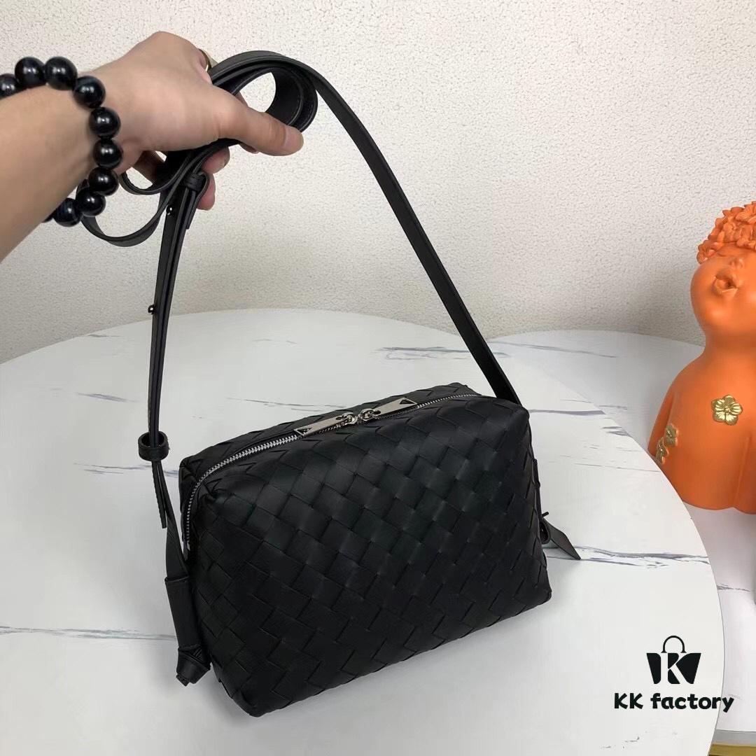 6930c5106e68136f4d9af887 BV Latest Men's Shoulder Bag, Premium Full-Grain Calfskin, Original Quality, Website Synchronized Release