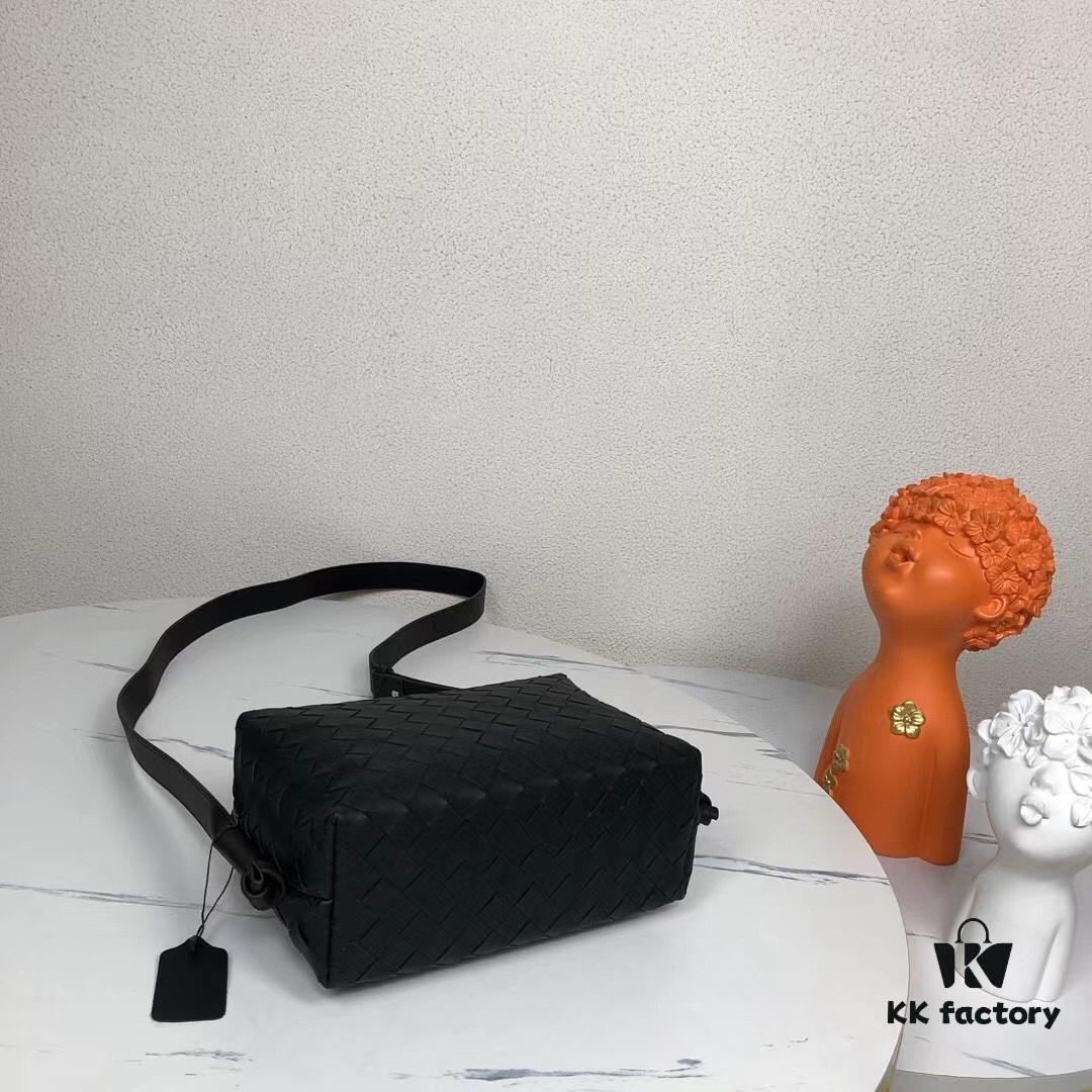 6930c5116e68136f4d9af888 BV Latest Men's Shoulder Bag, Premium Full-Grain Calfskin, Original Quality, Website Synchronized Release
