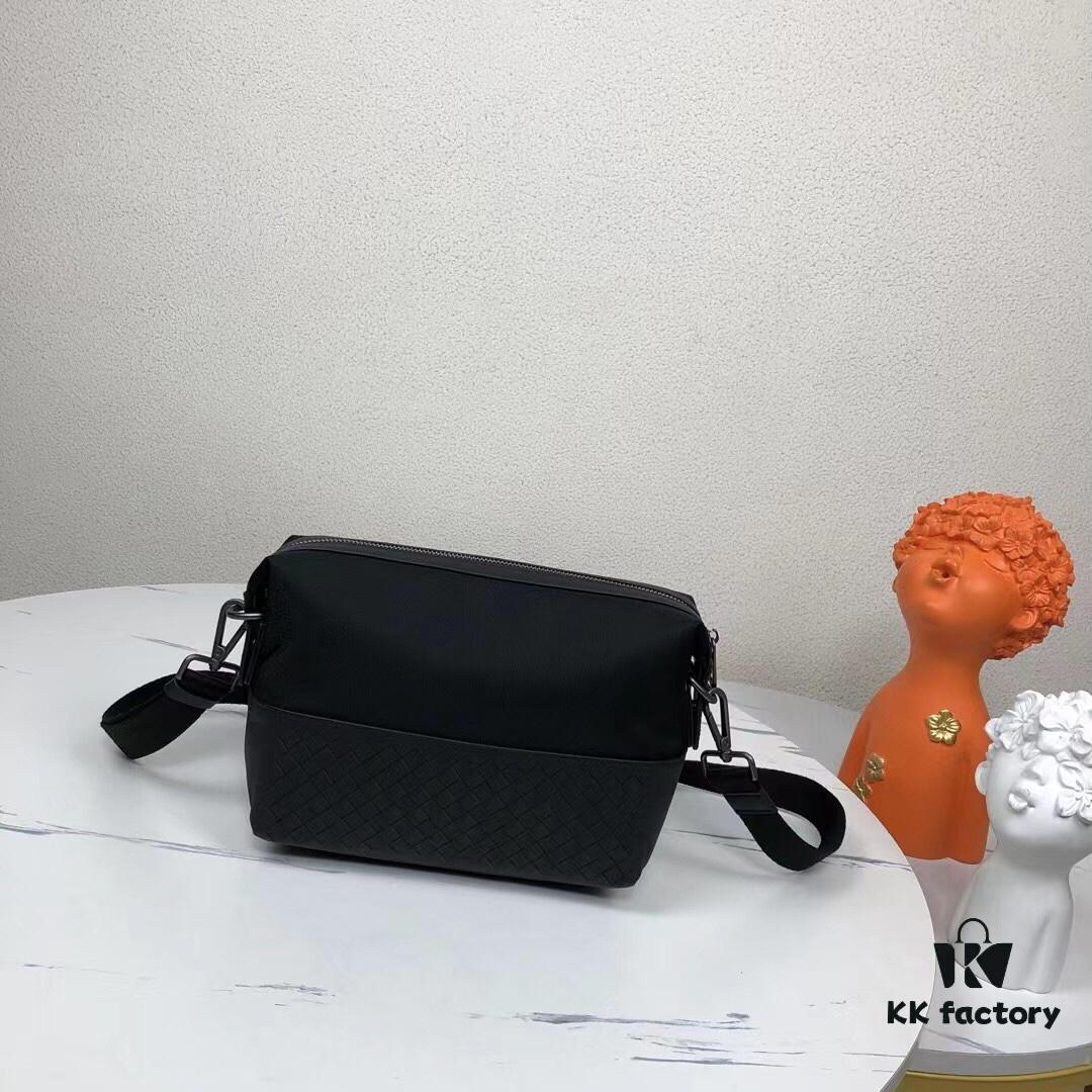 6930c5156e68136f4d9af88d BV Latest Men's Shoulder Bag, Top-Quality Original Order, Official Website Synchronized, Premium Waxed Calfskin, Exquisite Craftsmanship, Black, 25x15x10cm