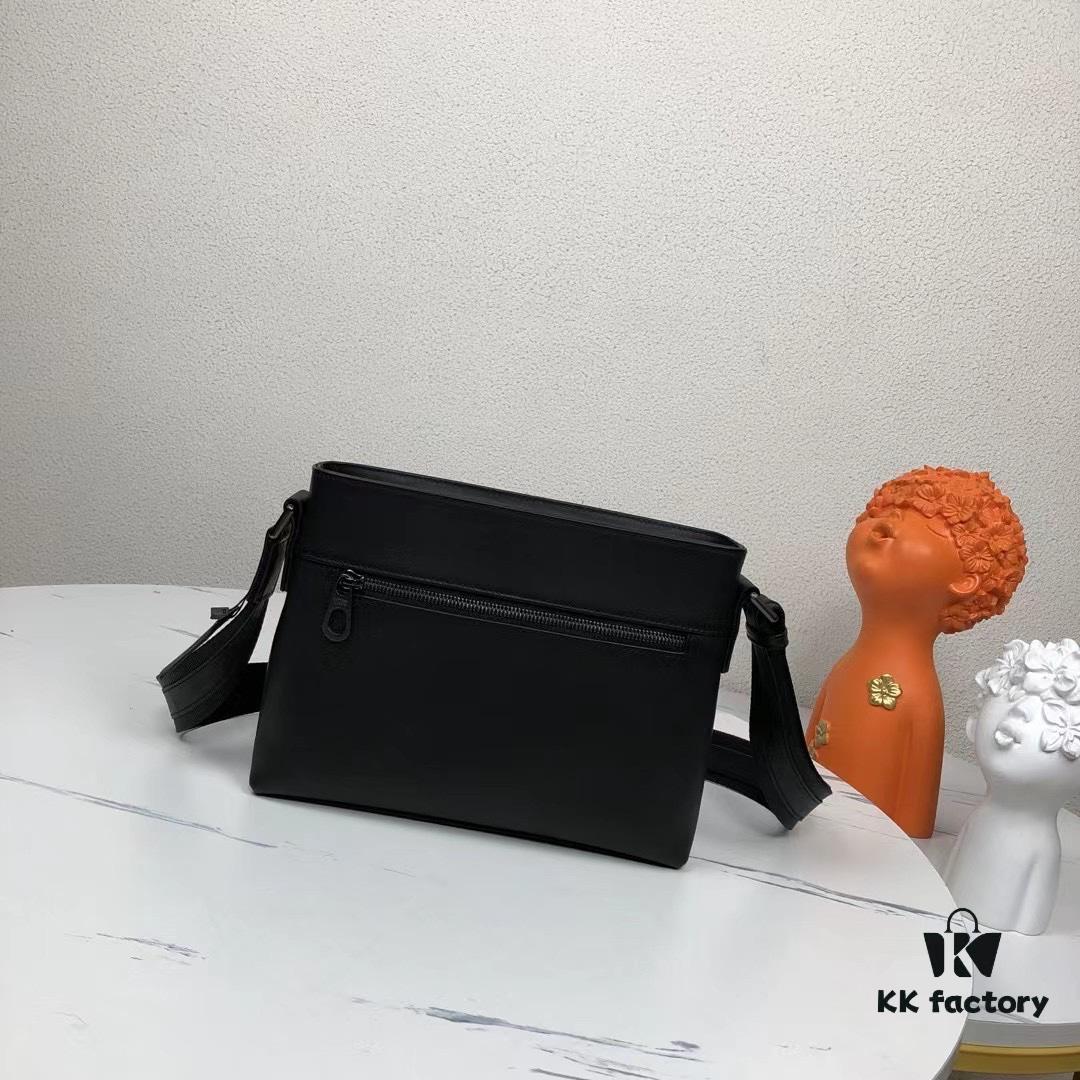 6930c5536e68136f4d9af906 BV Latest Men's Shoulder Bag 813# in Black - Premium Top-Grade Waxed Calfskin, Exquisite Craftsmanship