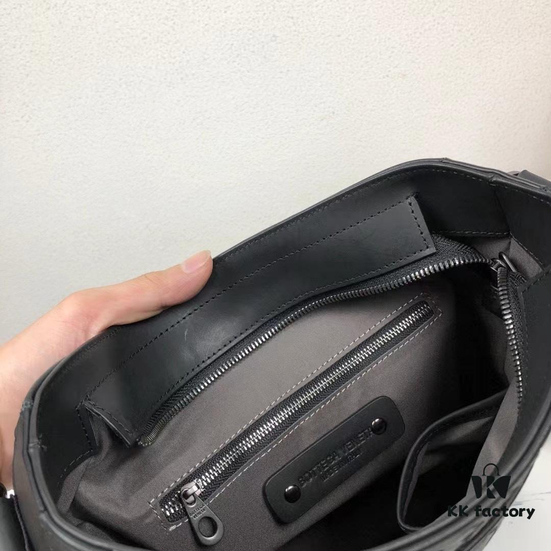 6930c55a6e68136f4d9af915 BV Latest Men's Shoulder Bag Top-Quality Original Order Product Website Synchronized Premium Top-Grade Waxed Calfskin Soft and Comfortable to Touch Original Store Hardware Unique Design Exquisite Craftsmanship Elegant and Sophisticated High-End and Refined
