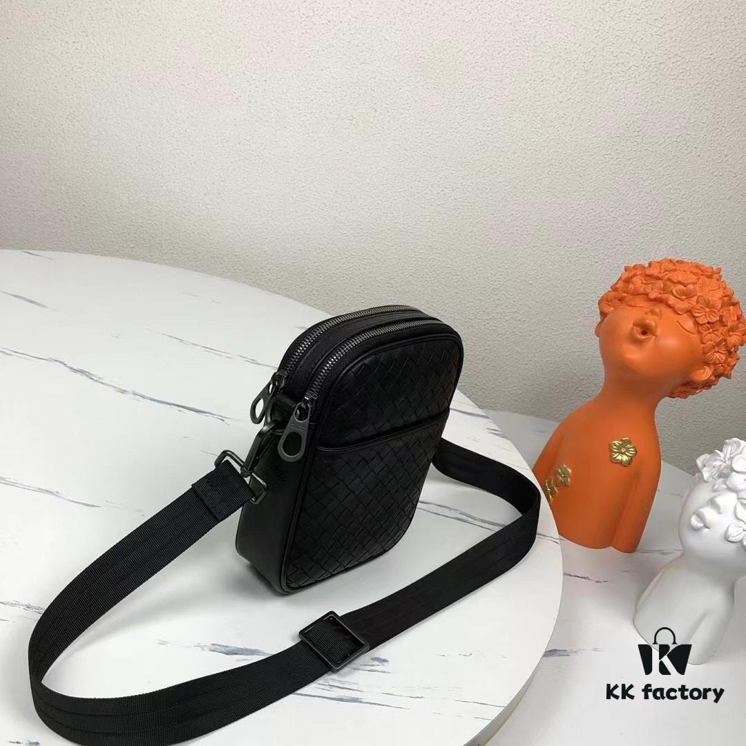 6930c5f26e68136f4d9afa1f BV Top Official Website Bestseller Minimalist and Elegant Men's Small Shoulder Bag / Phone Pouch, Original Order Production, Fashionable and Casual, Exudes a Sophisticated Look While Highlighting Practicality and Perfection, Designed by European Masters, Premium Quality, Stylish and Novel