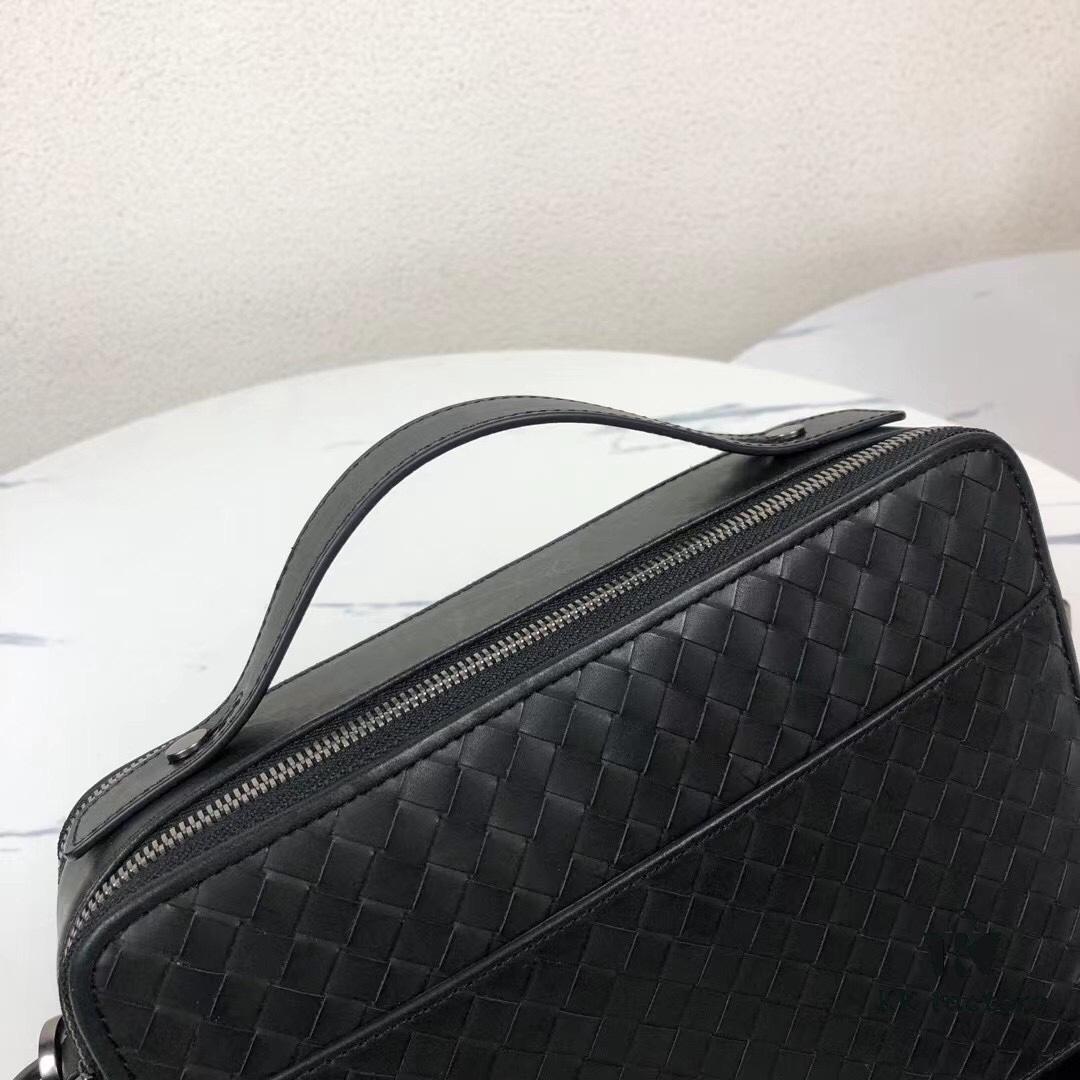 6930c6306e68136f4d9afa84 BV - Latest Men's Small Crossbody Bag 😄 Original Quality, Synchronized with Official Website, Made from Top-Grade Waxed Calfskin, Superb Hand Feel, Authentic Store Hardware, Unique Design Style, Perfect in Every Detail, Exquisitely Crafted, Elegant and Sophisticated, High-Quality