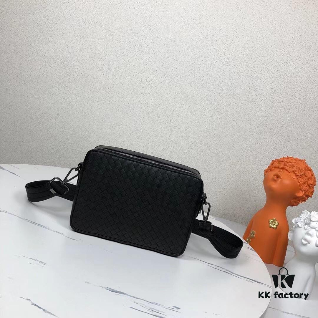 6930c6446e68136f4d9afaa4 BV - Latest Men's Small Crossbody Bag 😄 Original Quality, Synchronized with Official Website, Made of Top-Grade Waxed Calfskin, Superb Hand Feel, Authentic Hardware, Unique Design Style, Perfect in Every Detail, Exquisitely Crafted, Elegant and Refined, High-Quality