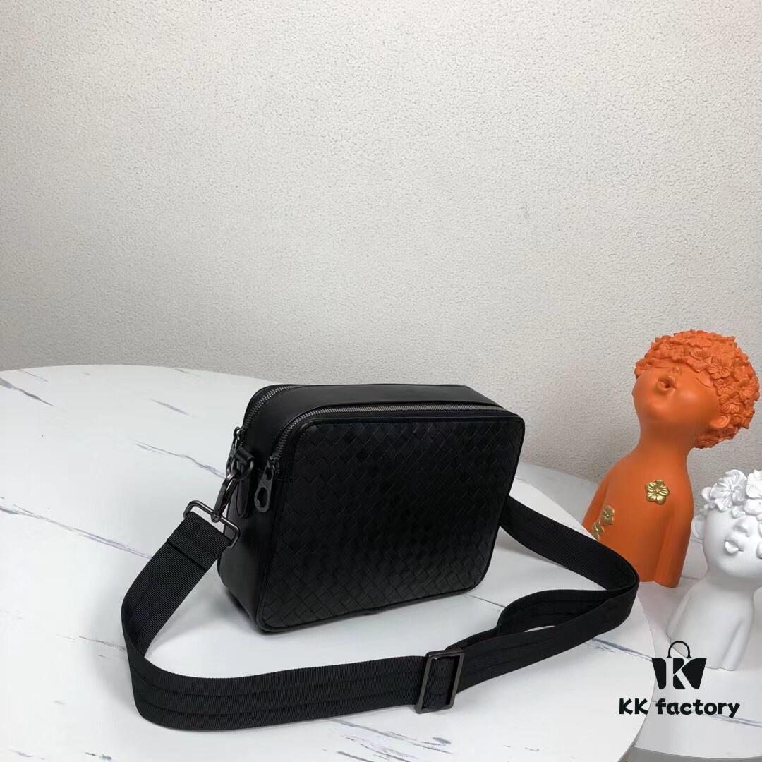 6930c6456e68136f4d9afaa5 BV - Latest Men's Small Crossbody Bag 😄 Original Quality, Synchronized with Official Website, Made of Top-Grade Waxed Calfskin, Superb Hand Feel, Authentic Hardware, Unique Design Style, Perfect in Every Detail, Exquisitely Crafted, Elegant and Refined, High-Quality