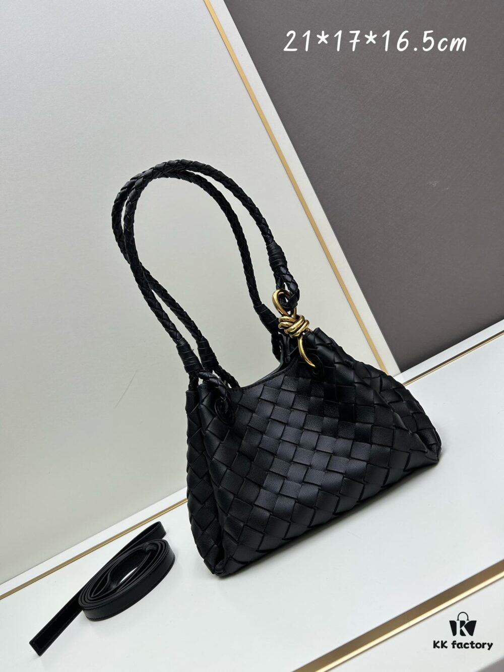 6930c69a6e68136f4d9afb30 BV's New Arrival! Andiamo Parachute Bag, Inspired by Bottega Veneta's Archive Design, Combines Retro Elements with Modern Style