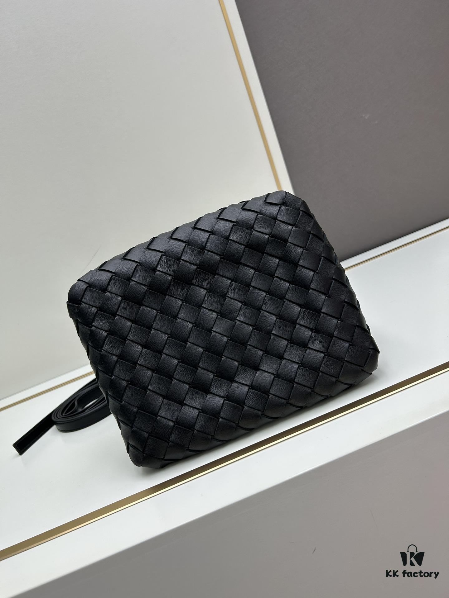 6930c69e6e68136f4d9afb34 BV's New Arrival! Andiamo Parachute Bag, Inspired by Bottega Veneta's Archive Design, Combines Retro Elements with Modern Style
