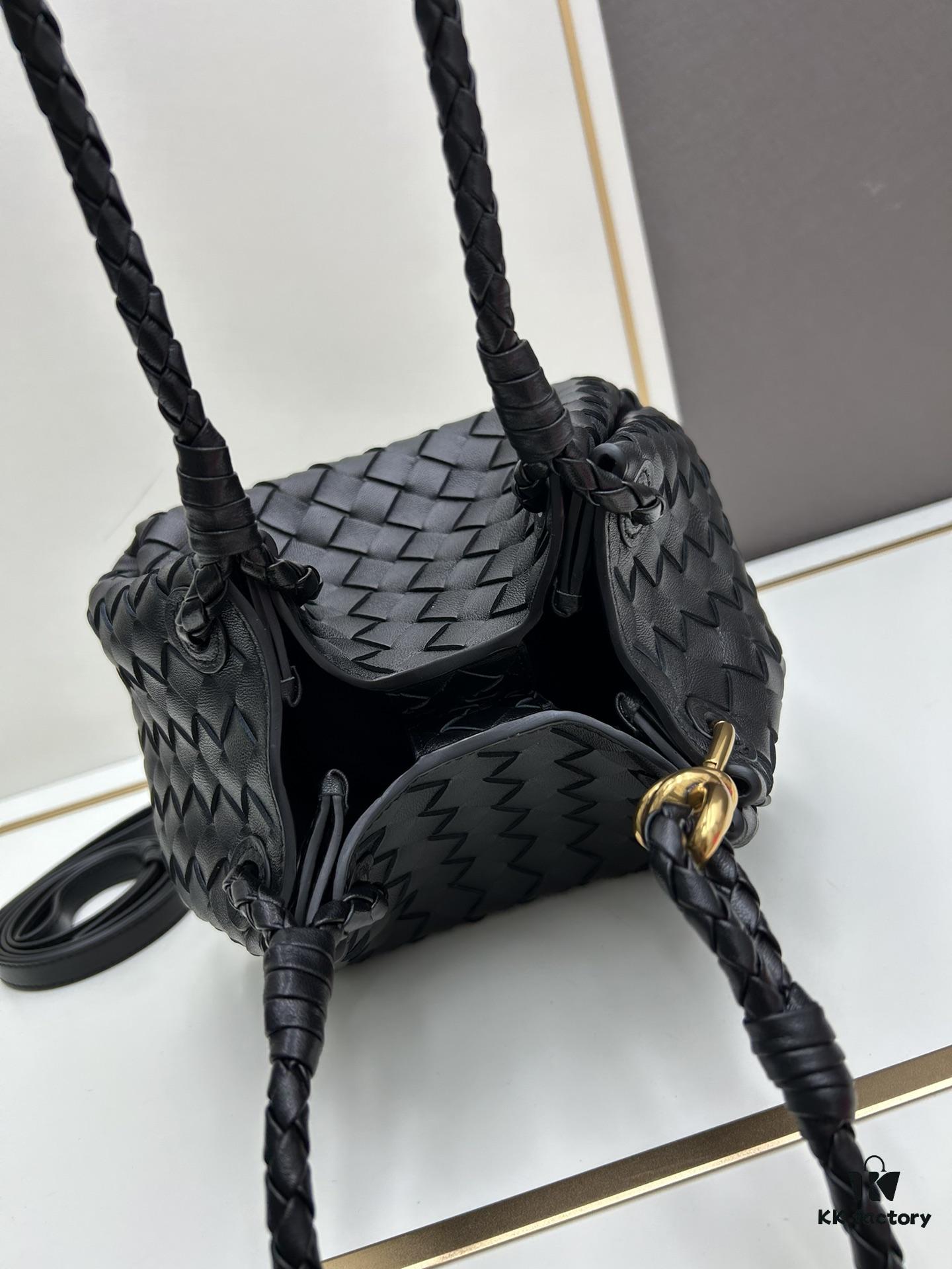 6930c69e6e68136f4d9afb35 BV's New Arrival! Andiamo Parachute Bag, Inspired by Bottega Veneta's Archive Design, Combines Retro Elements with Modern Style