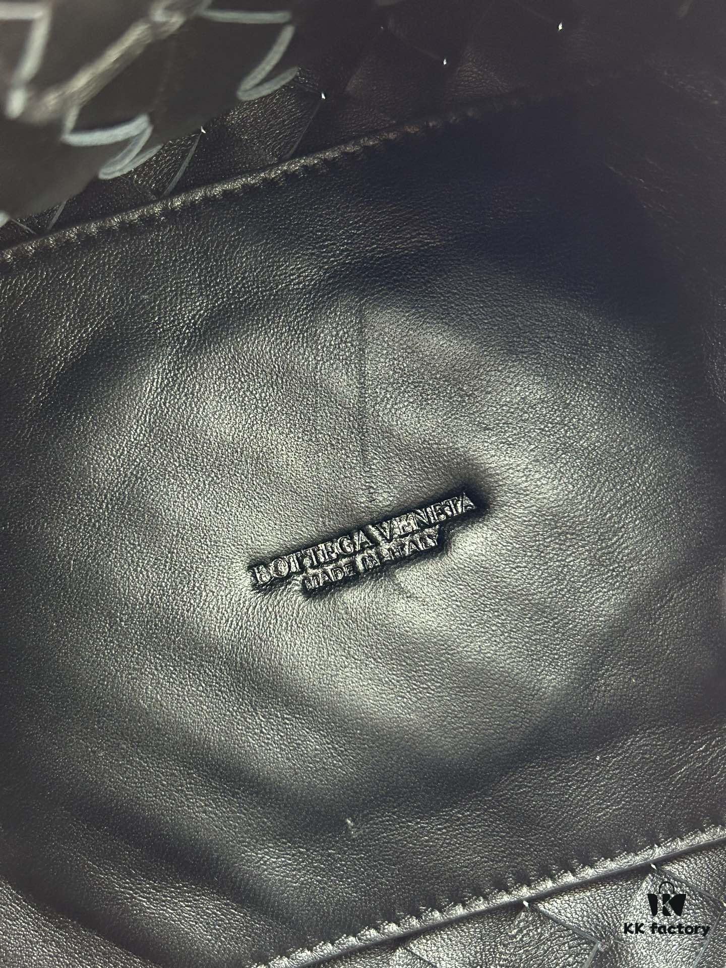 6930c69f6e68136f4d9afb38 BV's New Arrival! Andiamo Parachute Bag, Inspired by Bottega Veneta's Archive Design, Combines Retro Elements with Modern Style