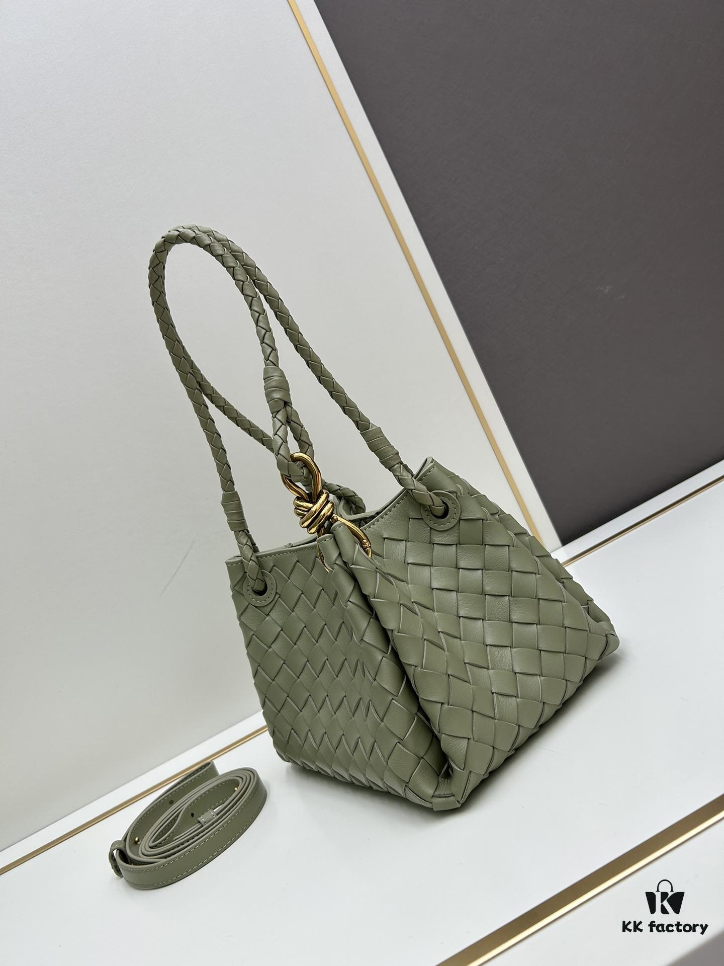 6930c6a06e68136f4d9afb39 BV's New Arrival! Andiamo Parachute Bag, Inspired by Bottega Veneta's Archive Design, Combines Retro Elements with Modern Style