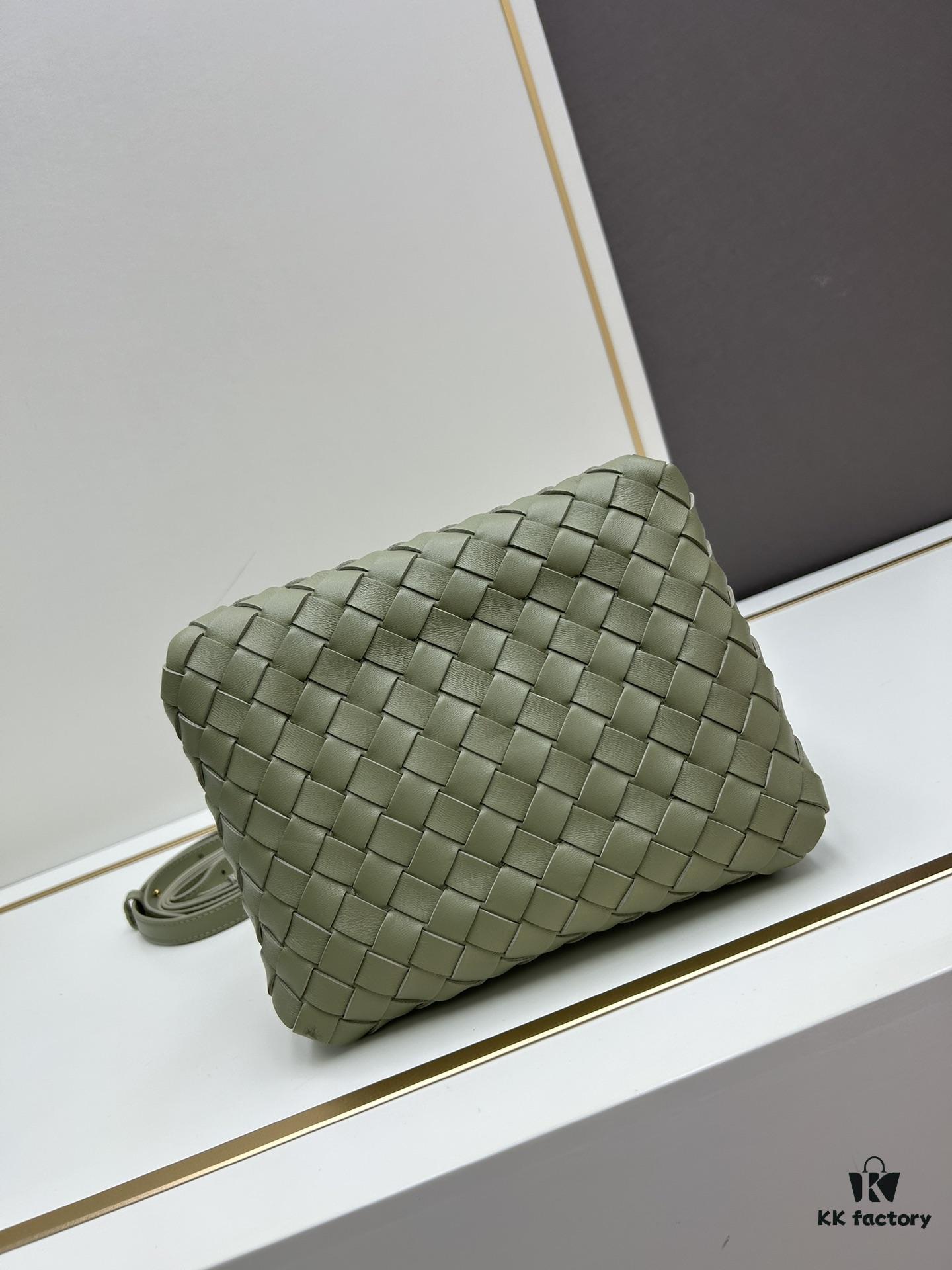 6930c6a16e68136f4d9afb3b BV's New Arrival! Andiamo Parachute Bag, Inspired by Bottega Veneta's Archive Design, Combines Retro Elements with Modern Style