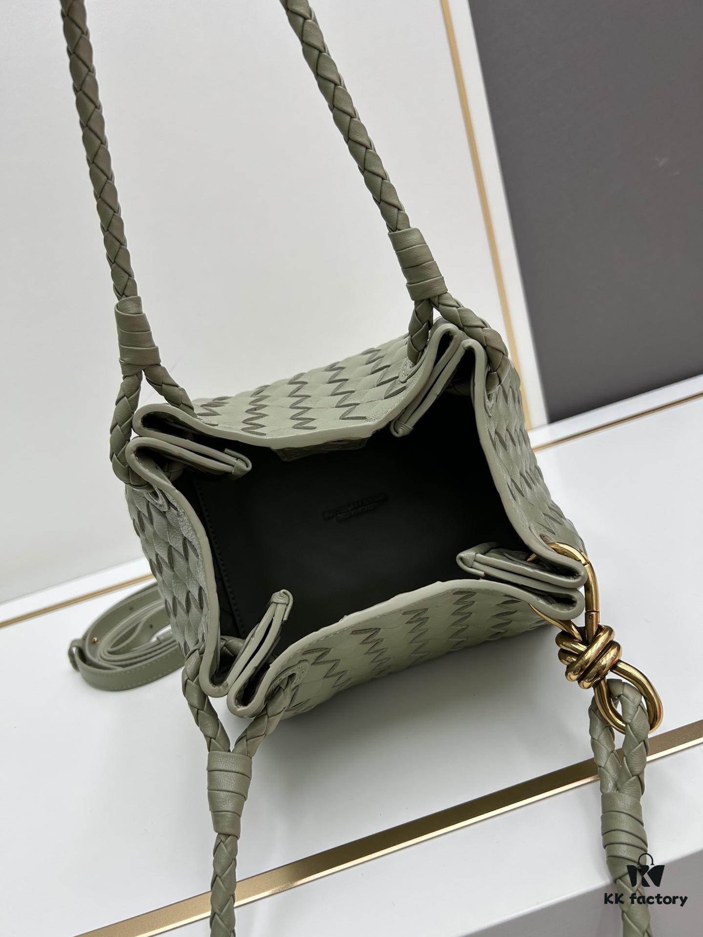 6930c6a46e68136f4d9afb3d BV's New Arrival! Andiamo Parachute Bag, Inspired by Bottega Veneta's Archive Design, Combines Retro Elements with Modern Style