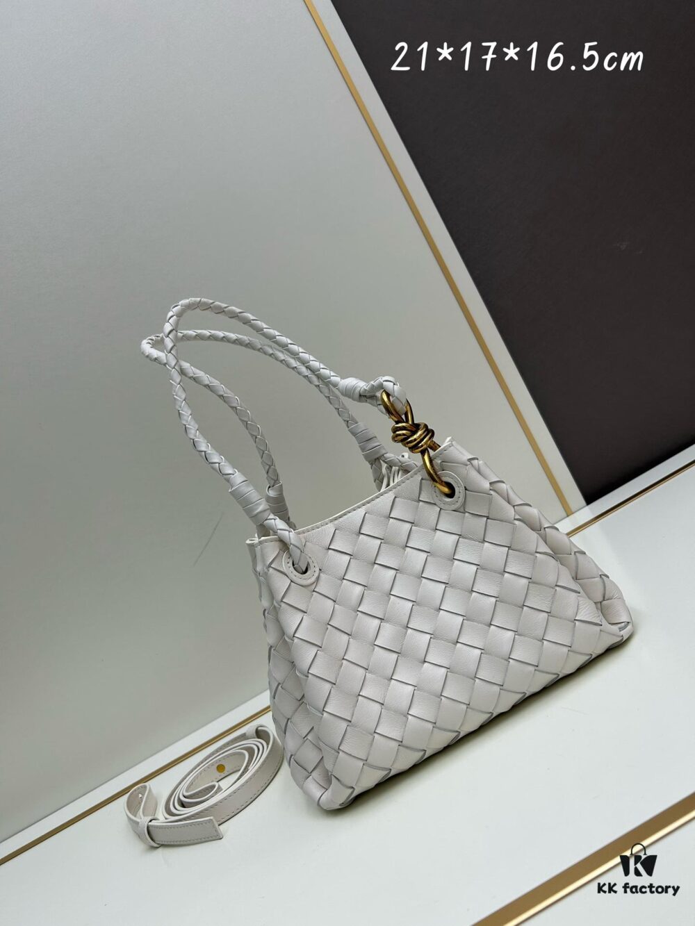 6930c6a56e68136f4d9afb40 BV's New Arrival! Andiamo Parachute Bag, Inspired by Bottega Veneta's Archive Design, Night in Beijing Celebrity Shu Qi's Same Style