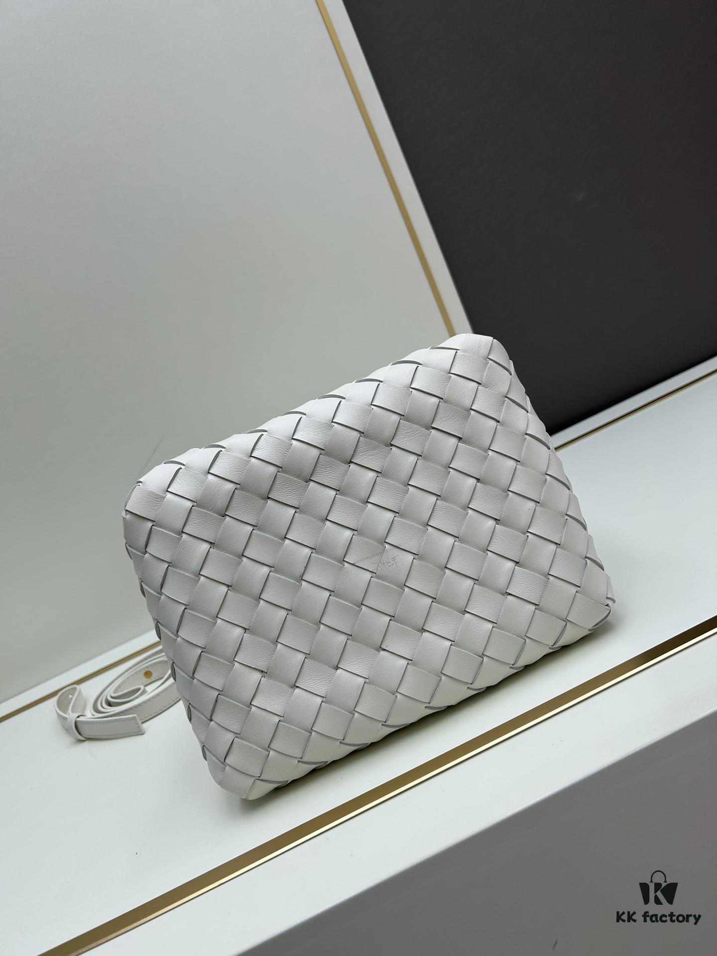 6930c6a66e68136f4d9afb42 BV's New Arrival! Andiamo Parachute Bag, Inspired by Bottega Veneta's Archive Design, Night in Beijing Celebrity Shu Qi's Same Style
