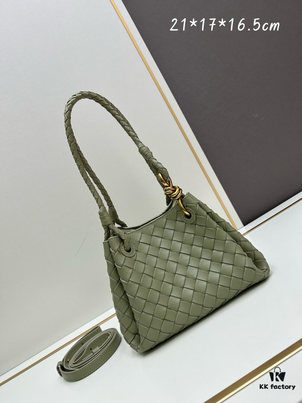 6930c6a86e68136f4d9afb43 BV's New Arrival! Andiamo Parachute Bag, Inspired by Bottega Veneta's Archive Design, Combines Retro Elements with Modern Style