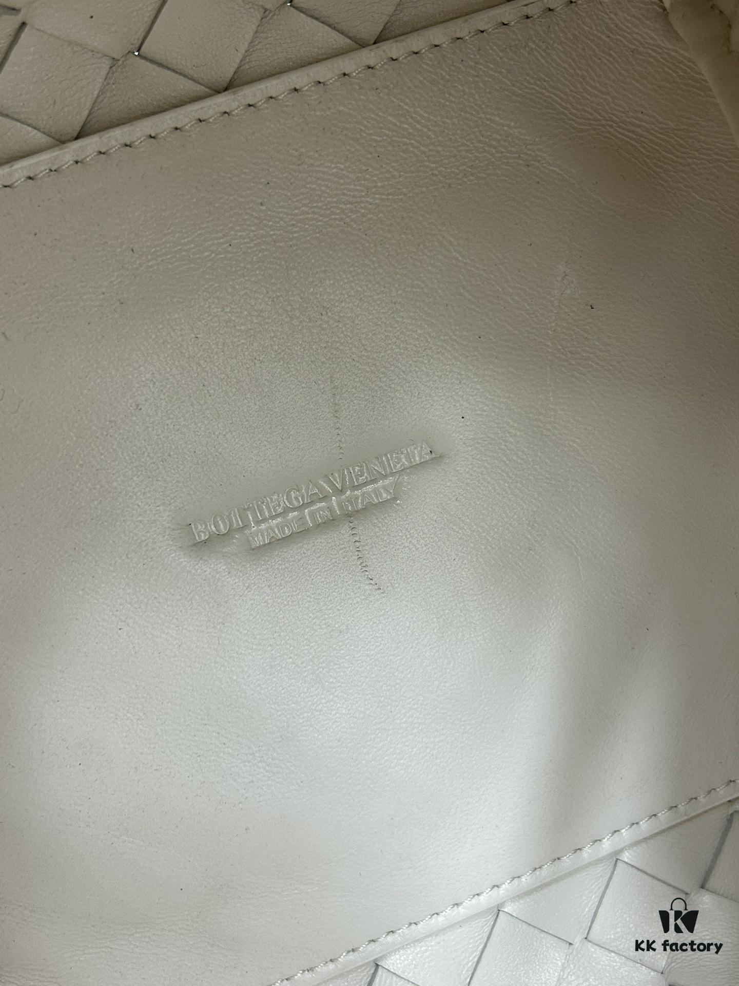 6930c6ab6e68136f4d9afb48 BV's New Arrival! Andiamo Parachute Bag, Inspired by Bottega Veneta's Archive Design, Night in Beijing Celebrity Shu Qi's Same Style