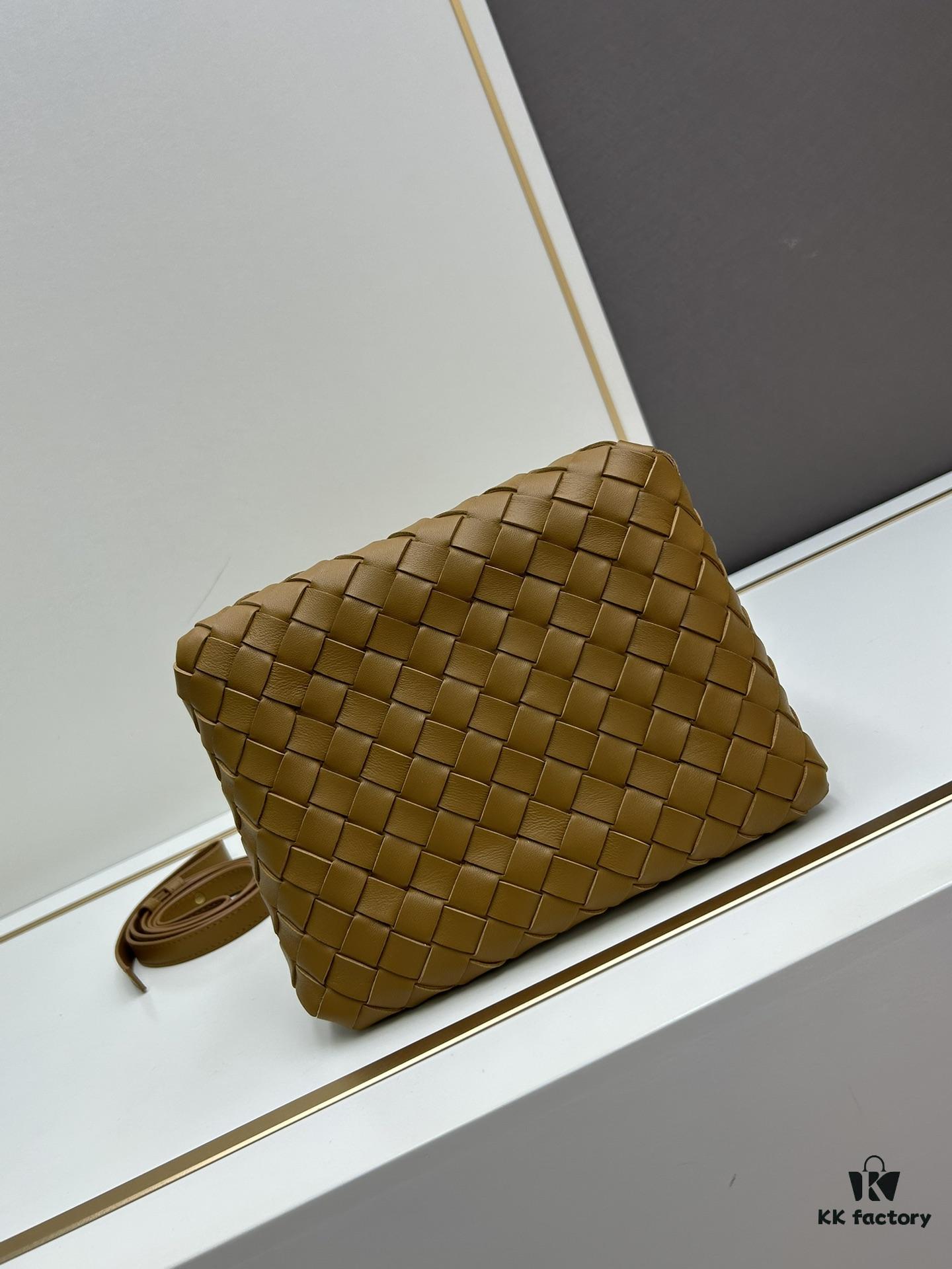 6930c6ac6e68136f4d9afb4b BV's New Arrival! Andiamo Parachute Bag, Inspired by Bottega Veneta's Archive Design, Combines Retro Elements with Modern Style