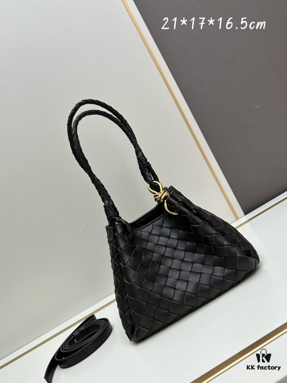 6930c6b16e68136f4d9afb4f BV's New Arrival! Andiamo Parachute Bag, Inspired by Bottega Veneta's Archive Design, Combines Retro Elements with Modern Style