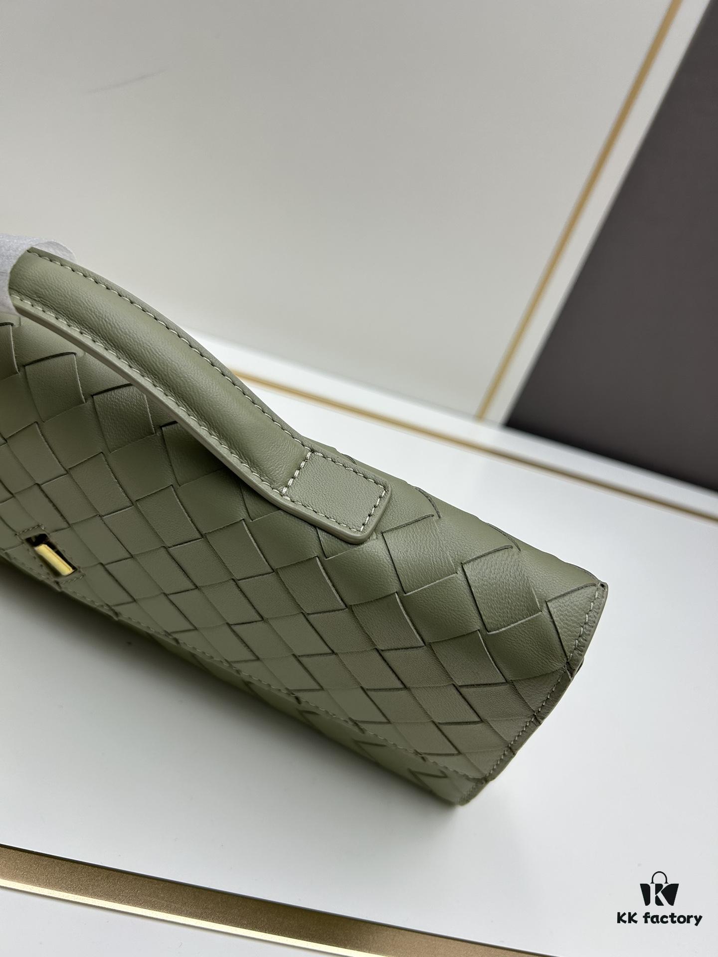 6930c6cf6e68136f4d9afb7b BV Andiamo Evening Clutch, Absolutely Enamored – Stunning Beauty with Strong Presence
