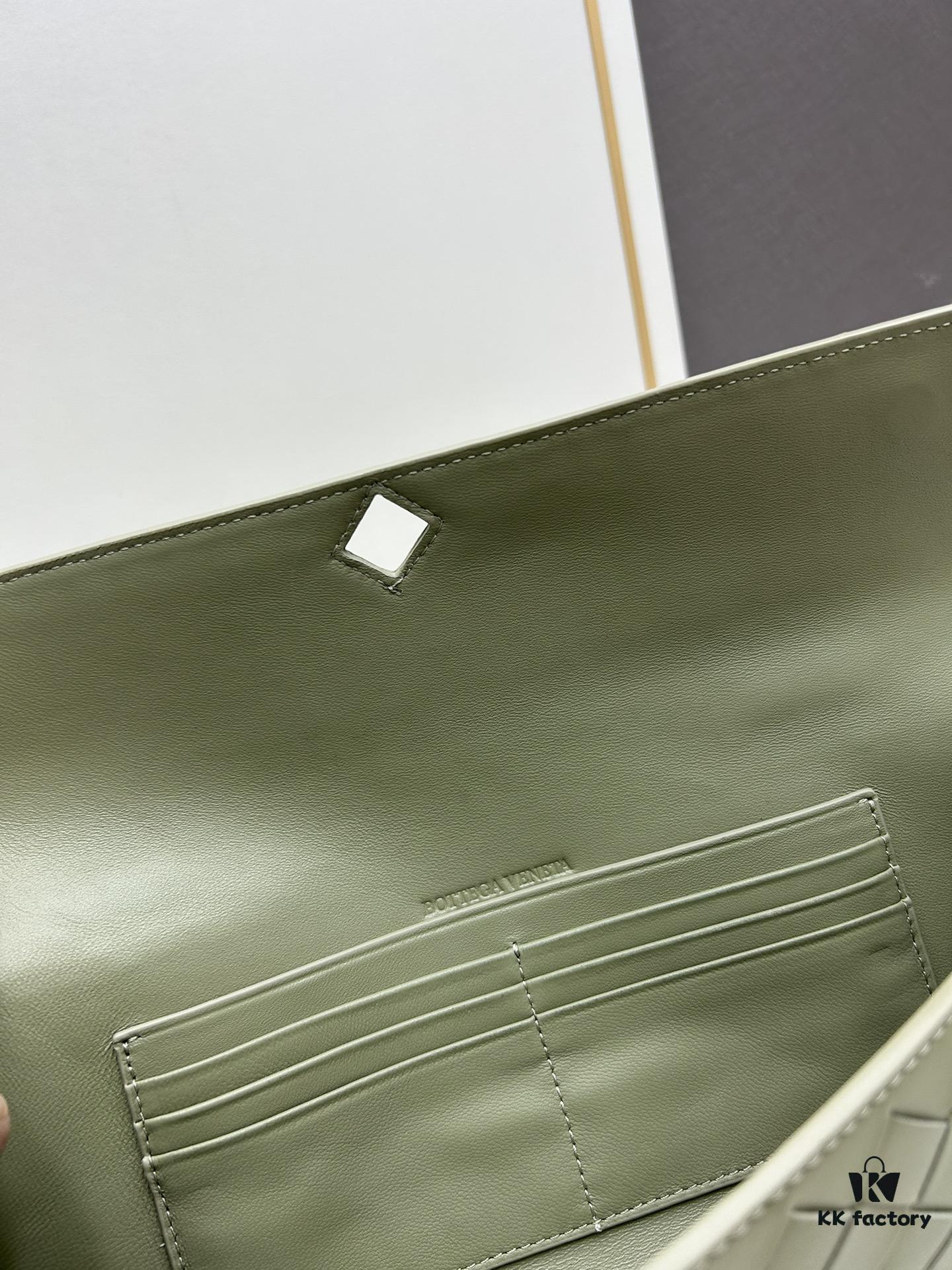 6930c6d06e68136f4d9afb7d BV Andiamo Evening Clutch, Absolutely Enamored – Stunning Beauty with Strong Presence