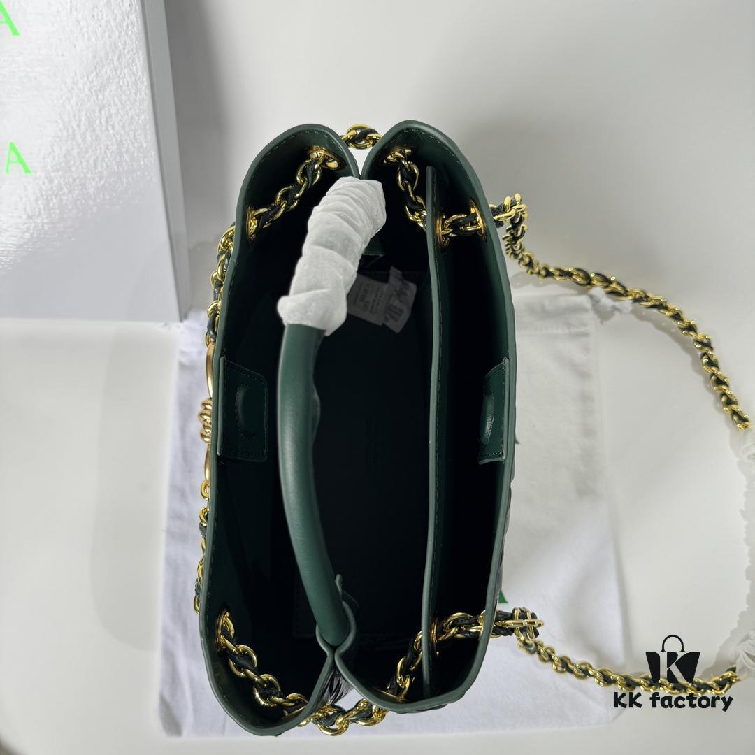 6930c71a6e68136f4d9afbfb BV | New Arrival Metallic Chain Andiamo Classic Handbag