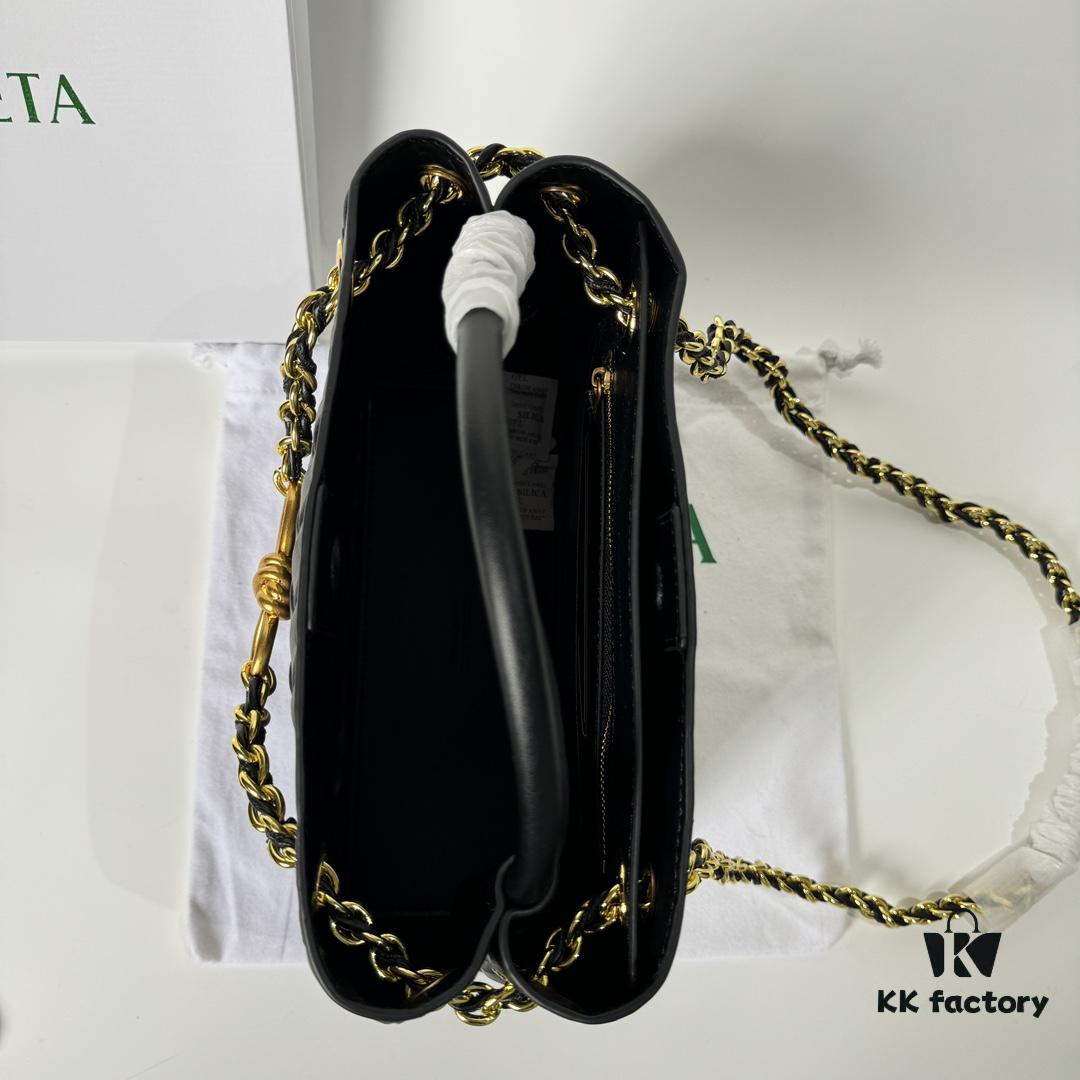 6930c7226e68136f4d9afc09 BV | New Arrival Metallic Chain Andiamo Classic Handbag