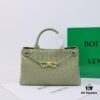 6930c72c6e68136f4d9afc1a BV Small E/W Andiamo Horizontal Edition S23 Pre-Fall Andiamo Design Woven Style Silhouette Dynamic Craftsmanship Horizontal Layout Exudes Refinement Unique Style More Suitable for Underarm Carry Perfect for Both Casual and Commuter Use