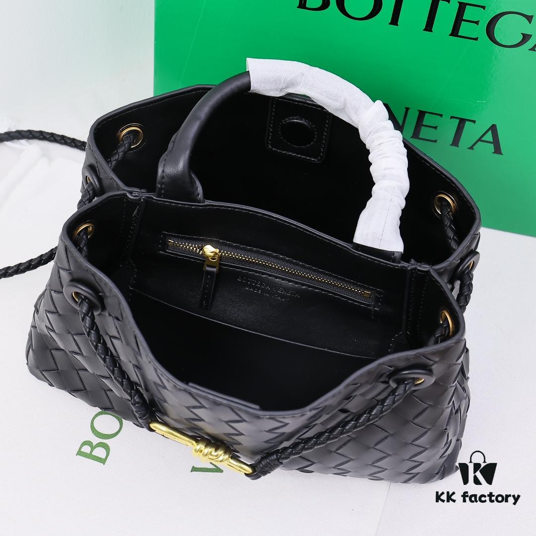 6930c7416e68136f4d9afc42 BV | Small E/W Andiamo Horizontal Edition S23 Pre-Fall Andiamo Design Woven Style Silhouette Dynamic Craftsmanship Horizontal Edition with Refined Touch Unique Style More Suitable for Underarm Carry, Casual and Commuting Versatile