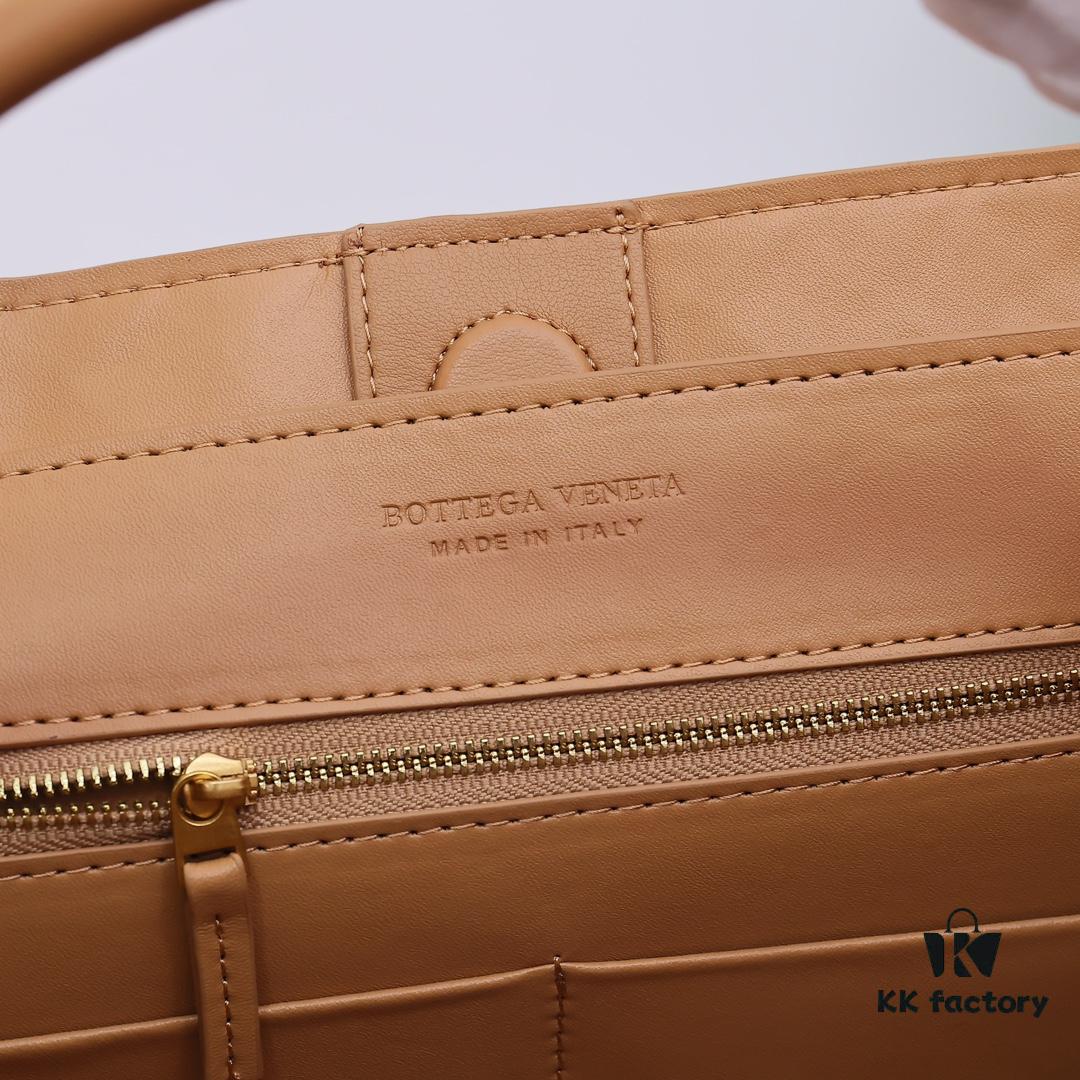 6930c7816e68136f4d9afcb8 BV | 23 NEW Andiamo Large Bag