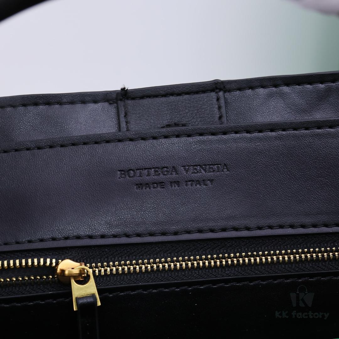 6930c78b6e68136f4d9afcca BV | 23 NEW Andiamo Large Bag