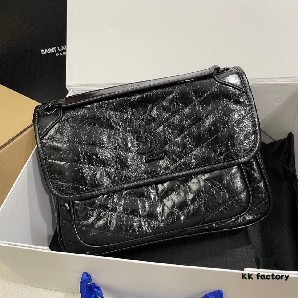 6930c8406e68136f4d9afdfe MONOGRAMME SAINT LAURENT Medium 28cm Front Flap Bag with Gunmetal Chain and YSL Logo