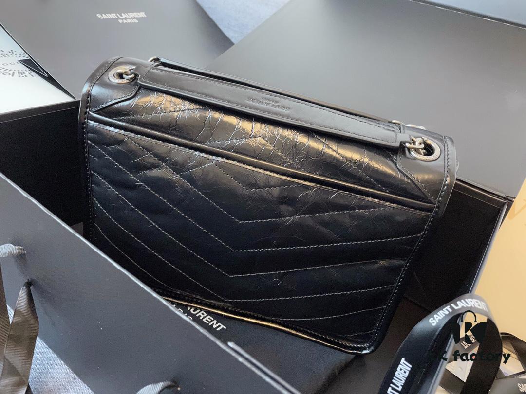 6930c8586e68136f4d9afe26 Top Grain Medium 28cm MONOGRAMME SAINT LAURENT Flap Shoulder Bag