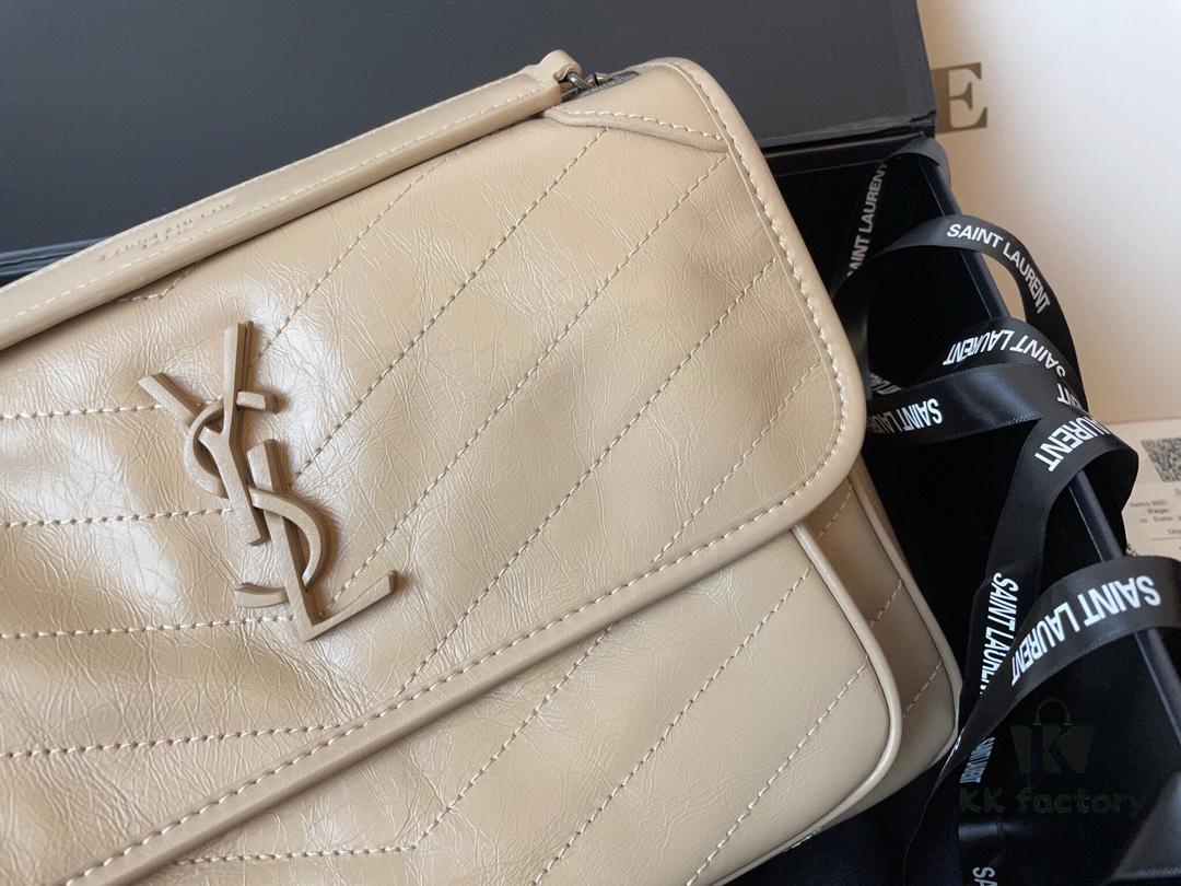 6930c86b6e68136f4d9afe4c Top Grain Medium 28cm MONOGRAMME SAINT LAURENT Flap Shoulder Bag