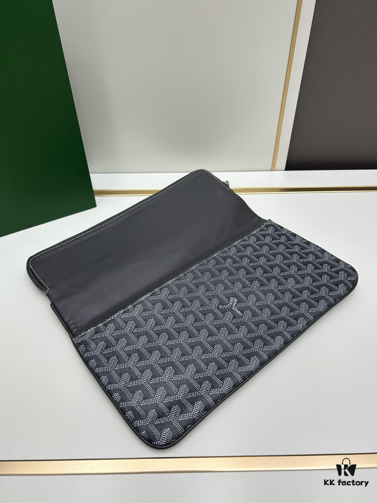 6930c8df6e68136f4d9afef6 SAINTE-MARIE Clutch Bag with Reversible Flap Design, GOYARDine Canvas and Chevron Calfskin