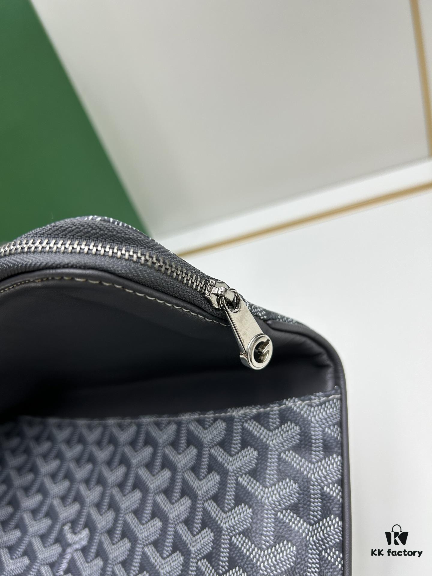 6930c8e06e68136f4d9afef7 SAINTE-MARIE Clutch Bag with Reversible Flap Design, GOYARDine Canvas and Chevron Calfskin