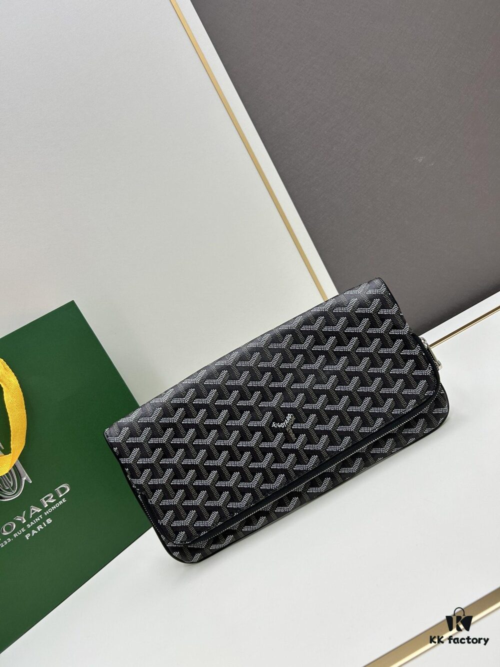 6930c8e46e68136f4d9afefb SAINTE-MARIE Clutch Bag with Reversible Flap Design in GOYARDINE Canvas and Calfskin Leather