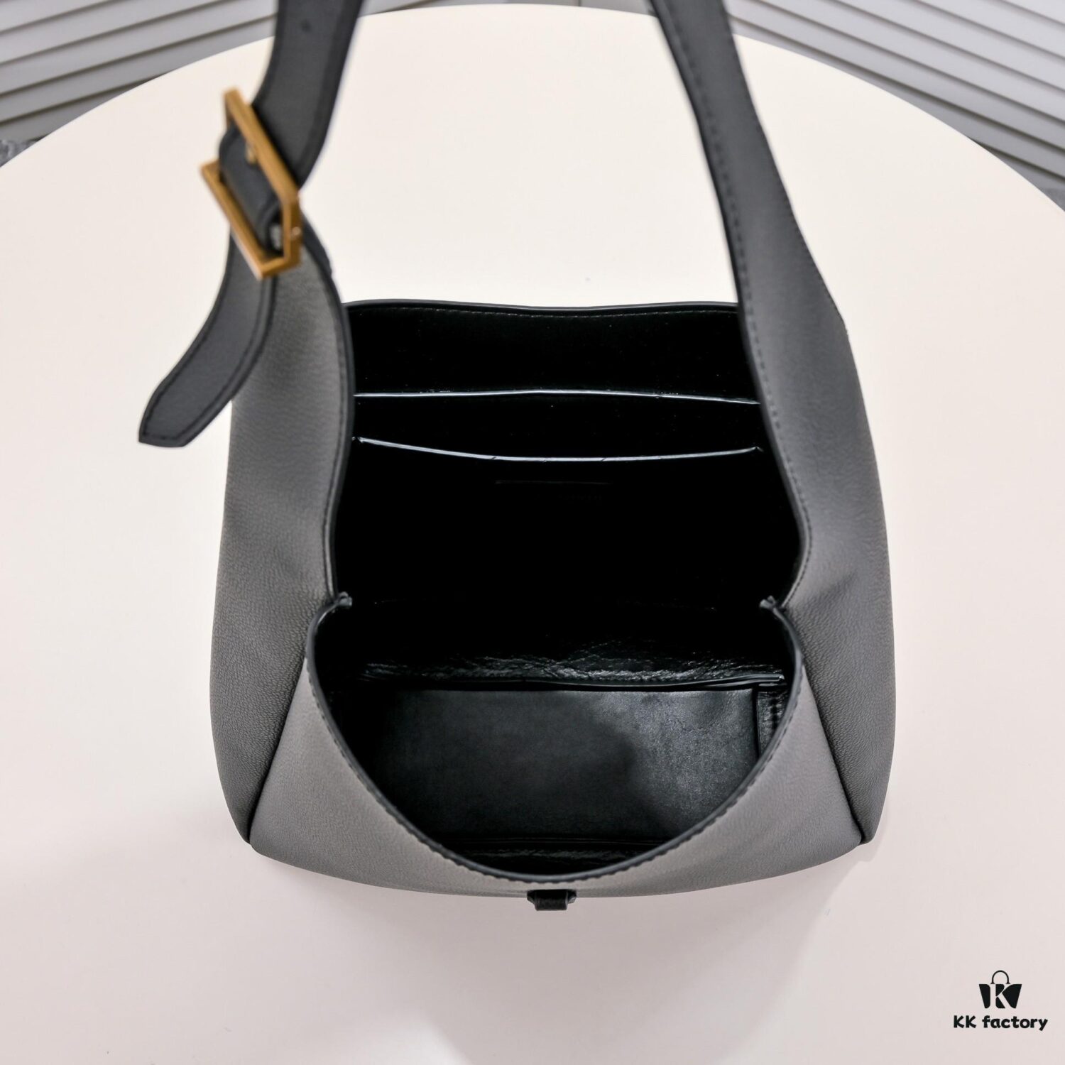 6930c9c76e68136f4d9b0084 Saint Laurent 2023 Spring Collection Hobo Rose Same-Style Shoulder Bag
