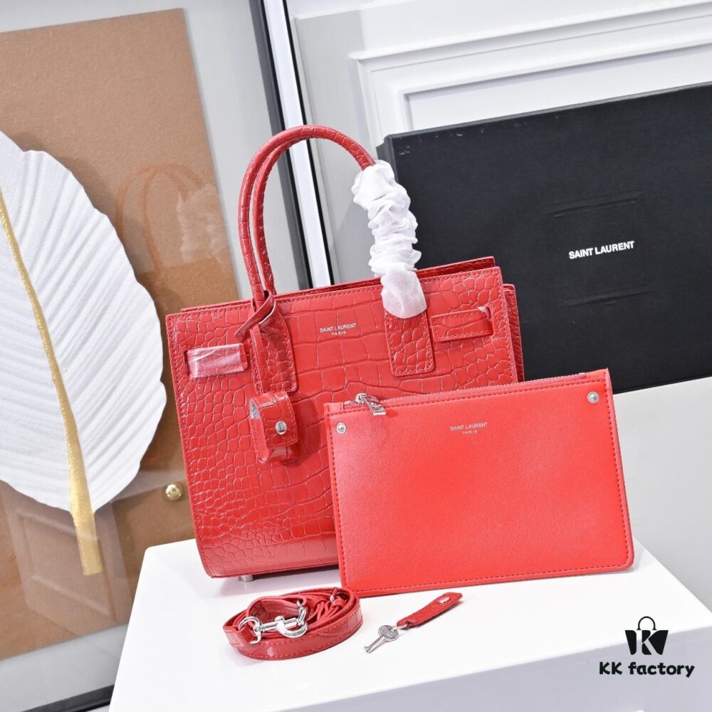6930cb2d6e68136f4d9b02db New Arrival Smooth Weave Rose-Inspired Street Style Bag | YSL's Muse Favorite