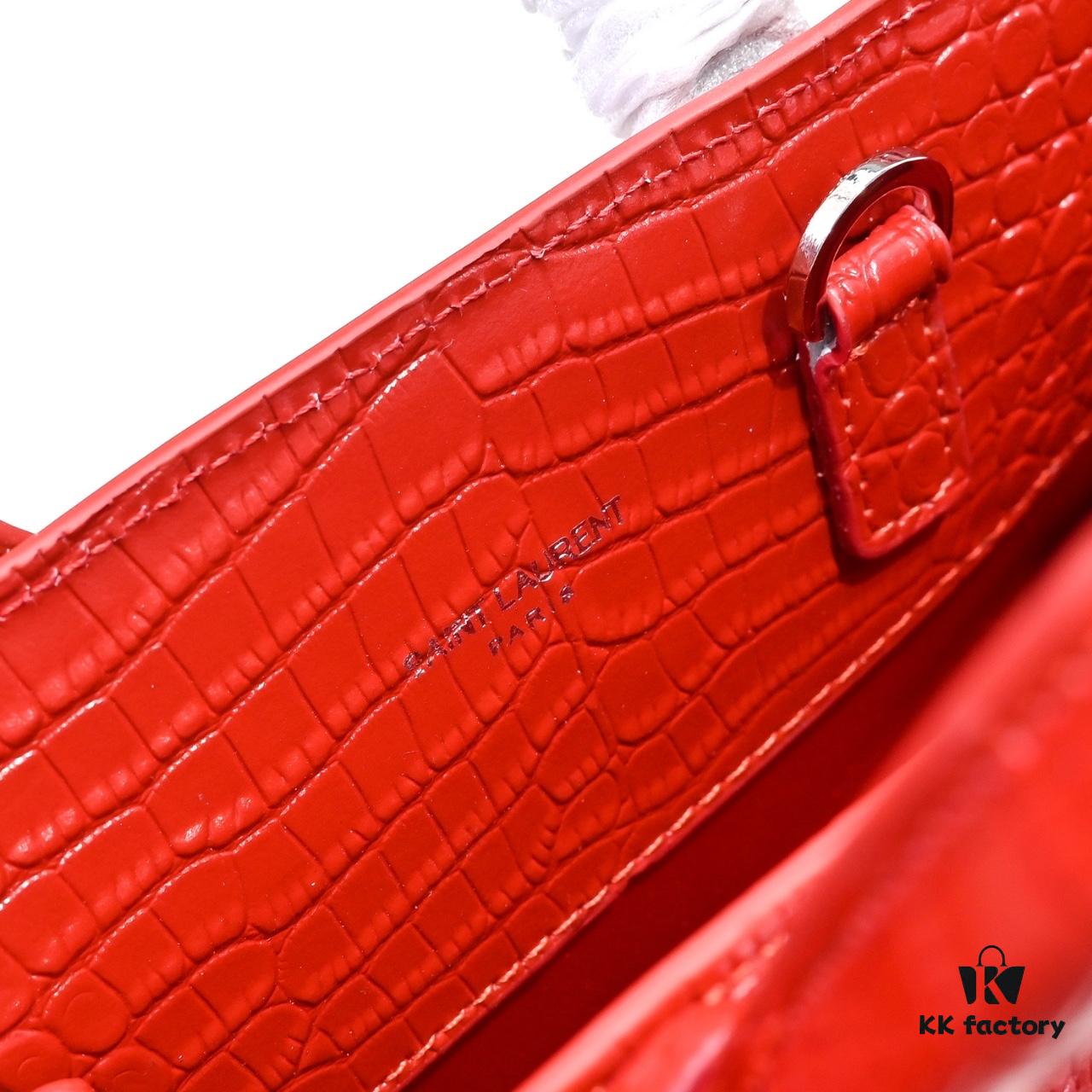 6930cb586e68136f4d9b0326 Rose's Street Style Bag | YSL's Muse Has Perfect Taste